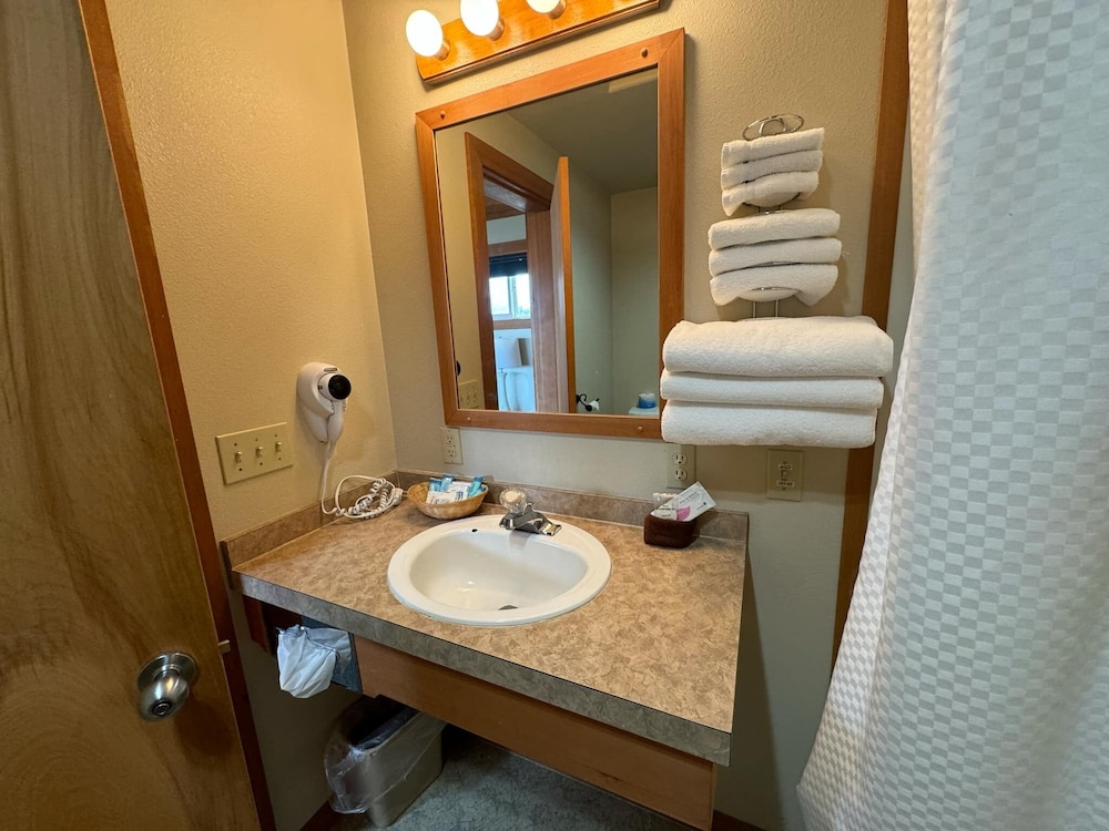 Sunset Oceanfront Lodging
