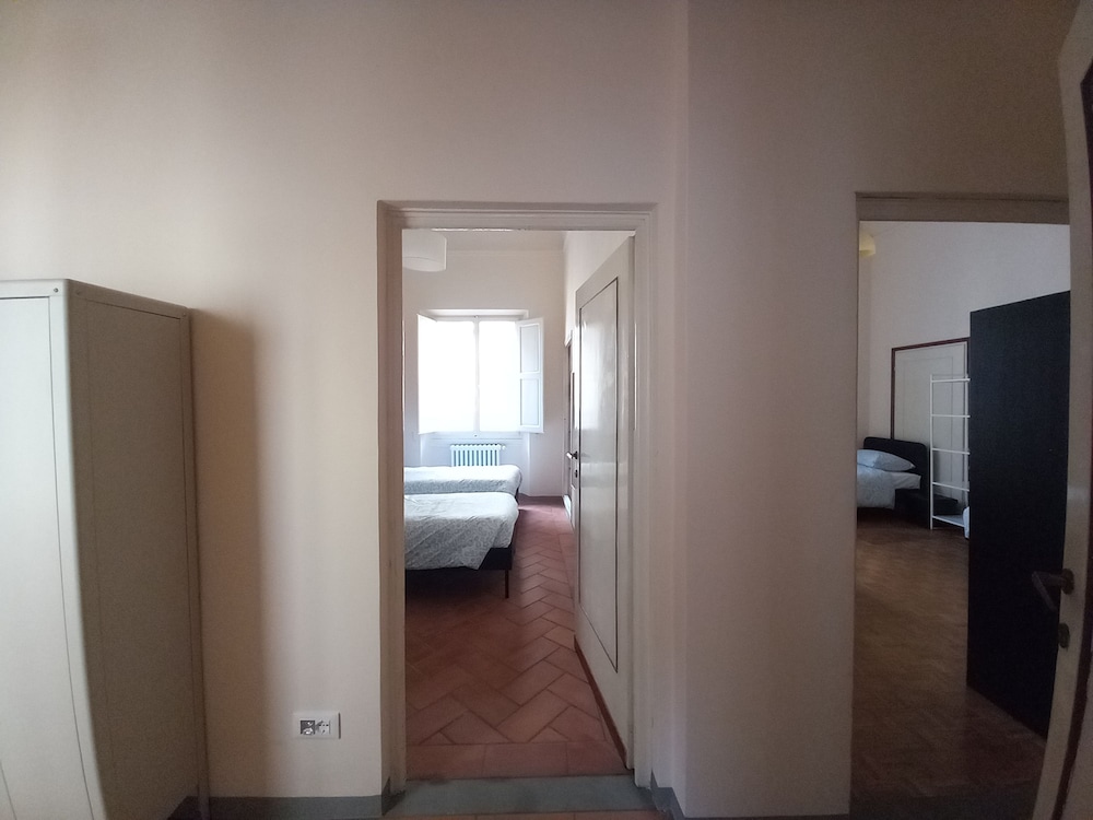 Moro in Firenze With 4 Bedrooms and 2 Bathrooms