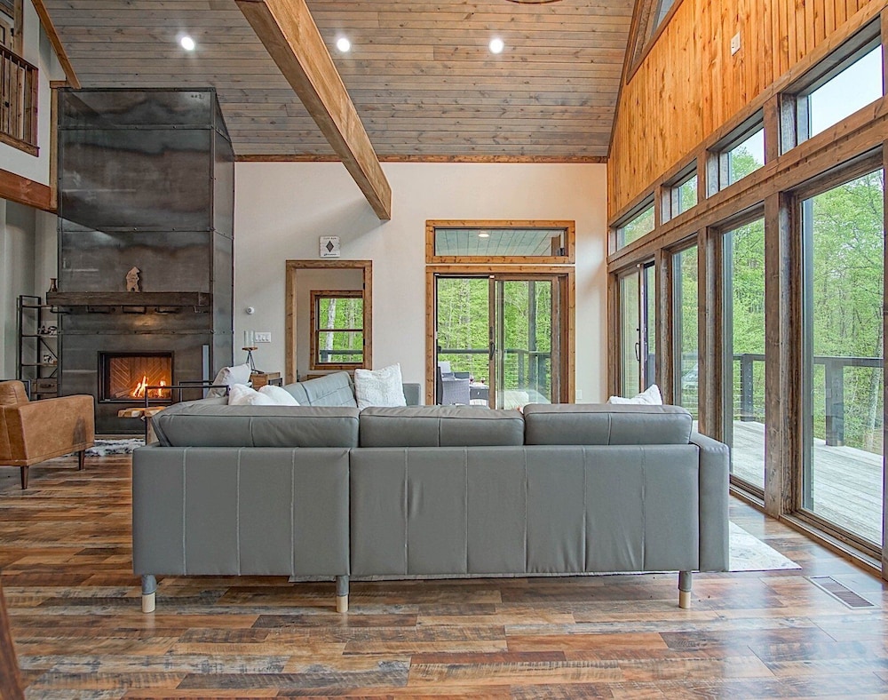 5 Br: Cupp Runneth Over - Luxurious Retreat Nestled 9.7 Miles From Snowshoe