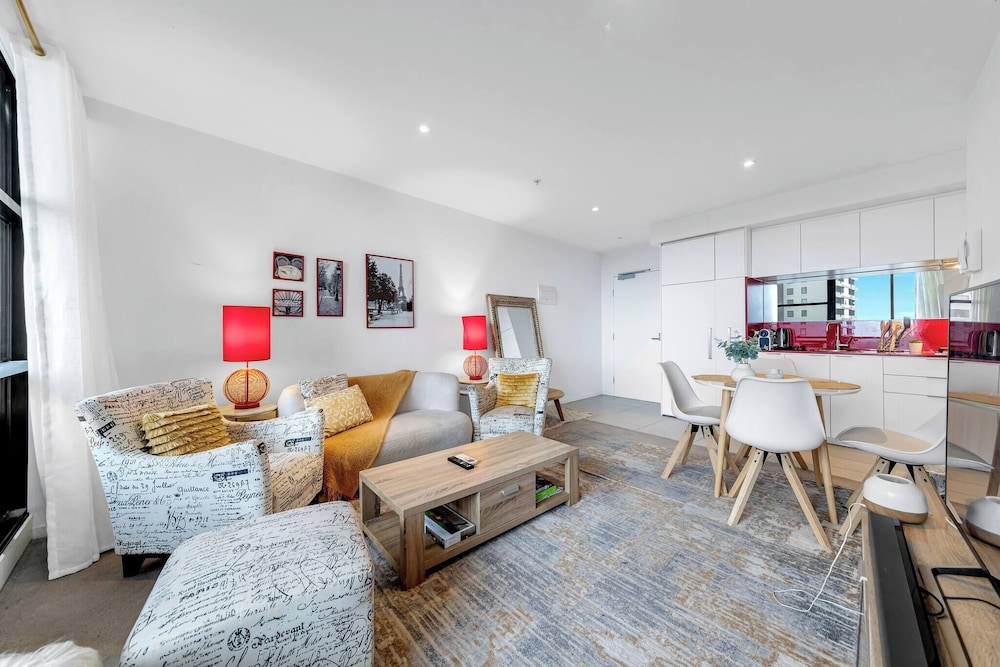 Luxurious one Bedroom Apartment With Pool