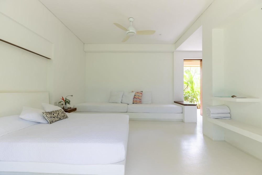 w Beautiful 4BR Villa at Mesa de Yeguas