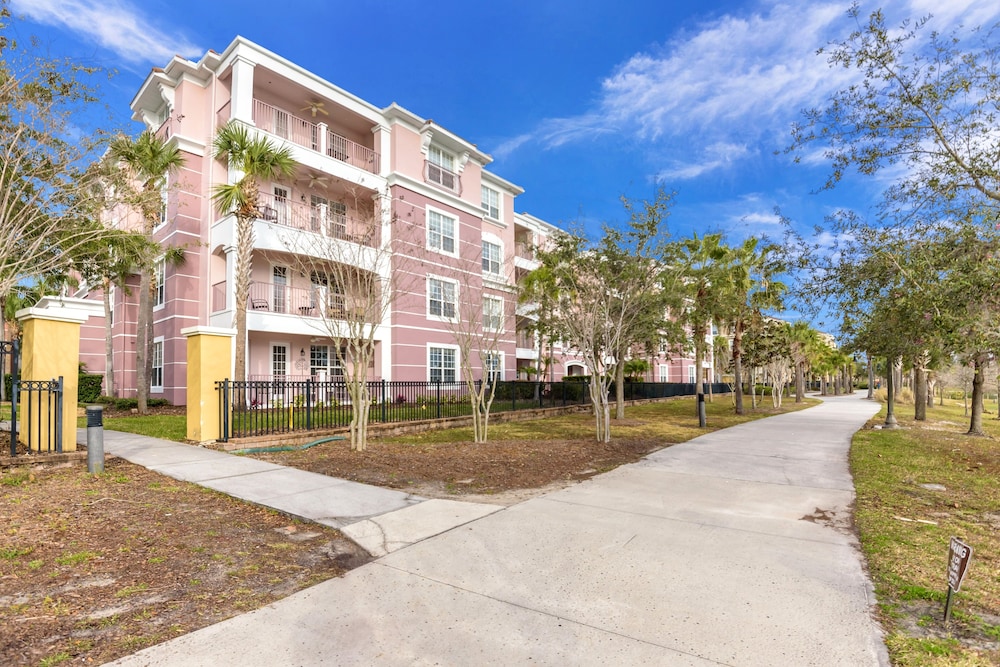 Miranda's Gem Deluxe 3 Bedroom Condo by RedAwning