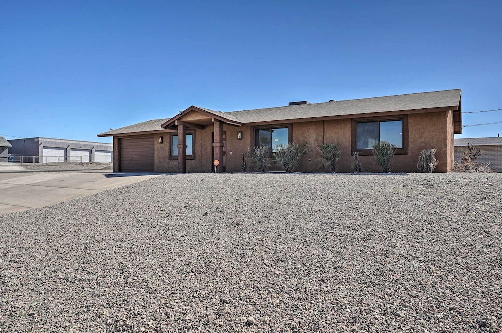 2 Mi to Lake: Home w/ Fire Pit in Arizona! view 5