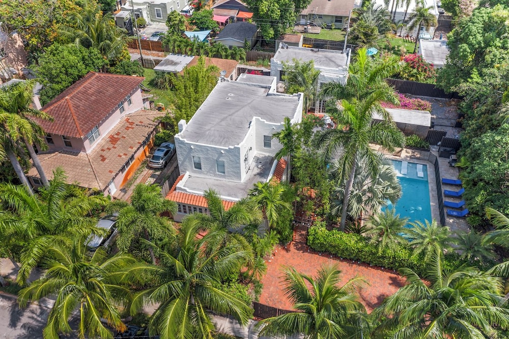 2 Mansions with Pool in West Palm Beach