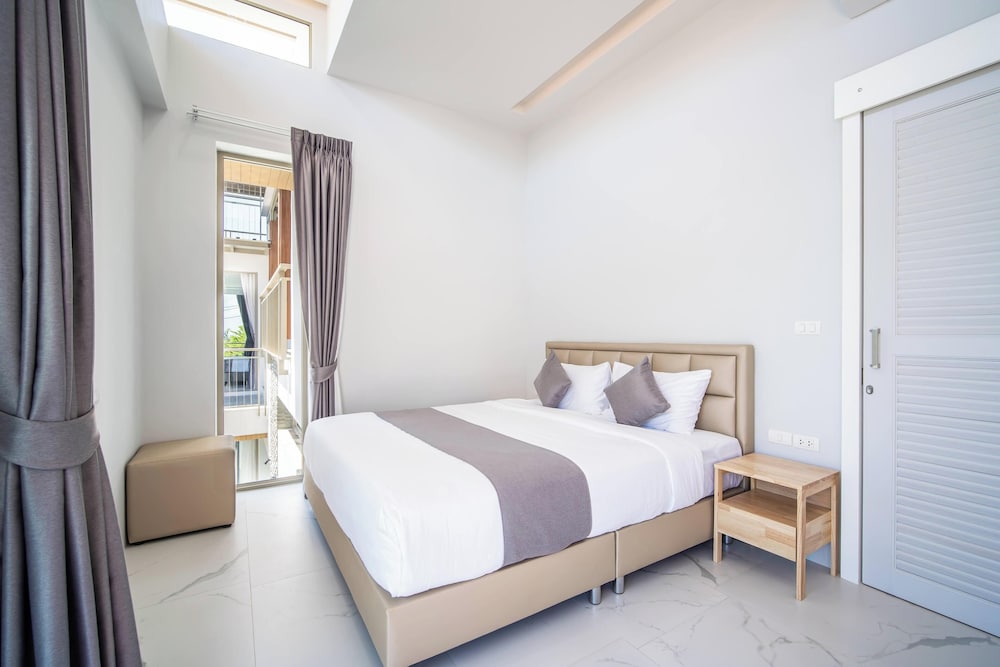 Classic Modern Pool Villas Rawai 3BR