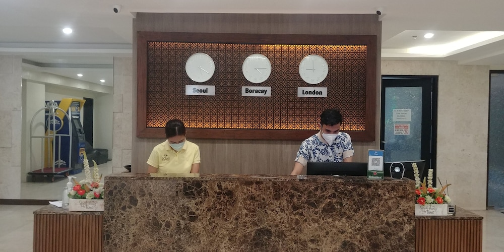 Hotel Boracay Ocean Club - Image 1