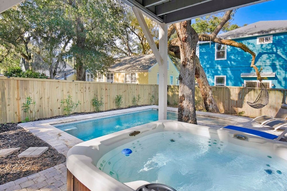 Pool Spa Downtown by Beach FOY Add Golf Cart