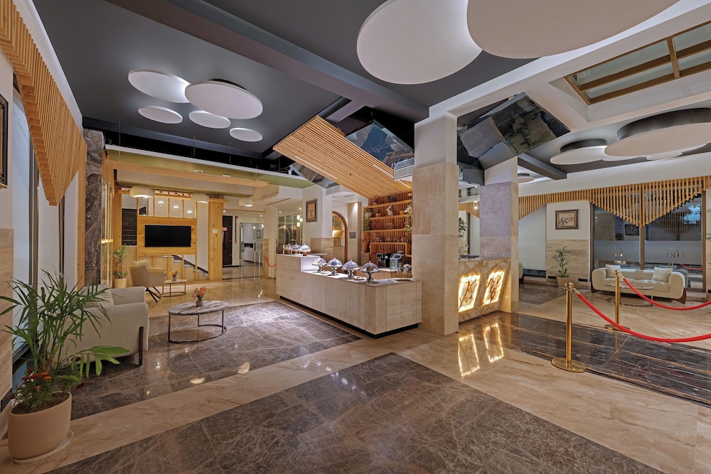 Hays AIR By Ahuja Residences - Golf Course Ext. Road & Sector 51