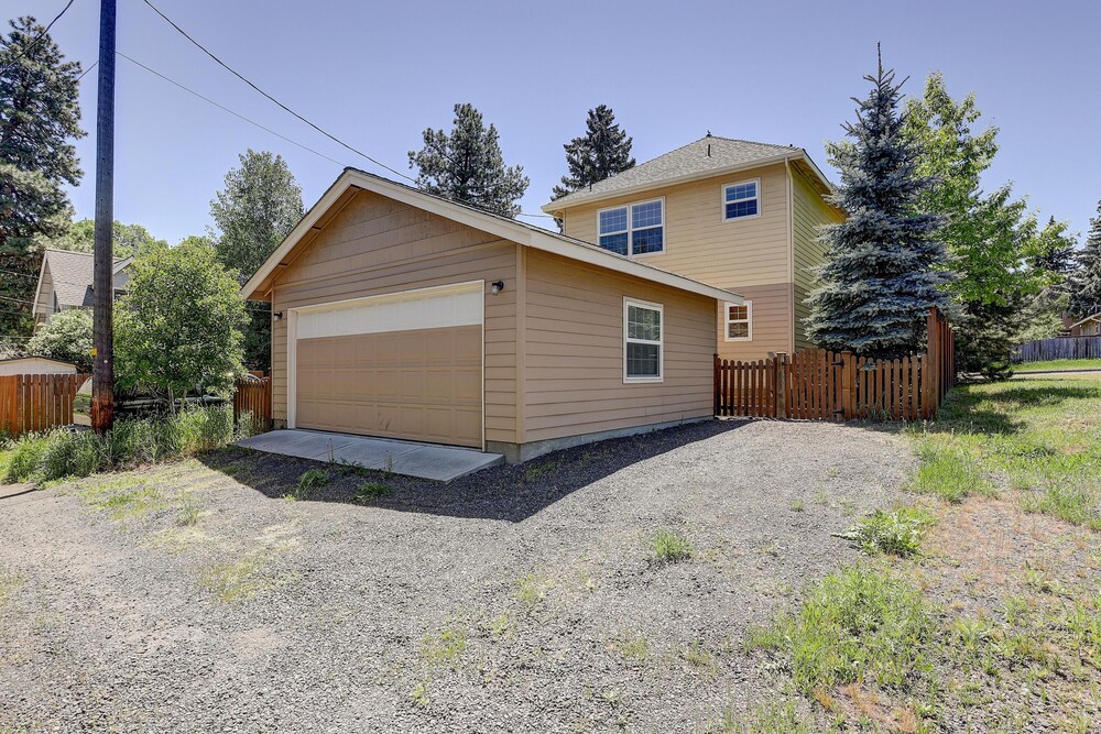 Westside Walkable 3 Bedroom Home by Redawning