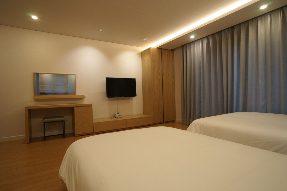 Amber House
