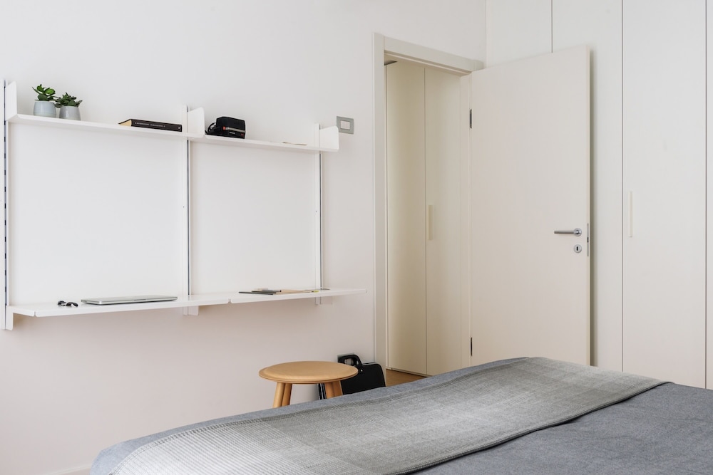 JOIVY Lovely 1-Bed W/Balcony & Parking