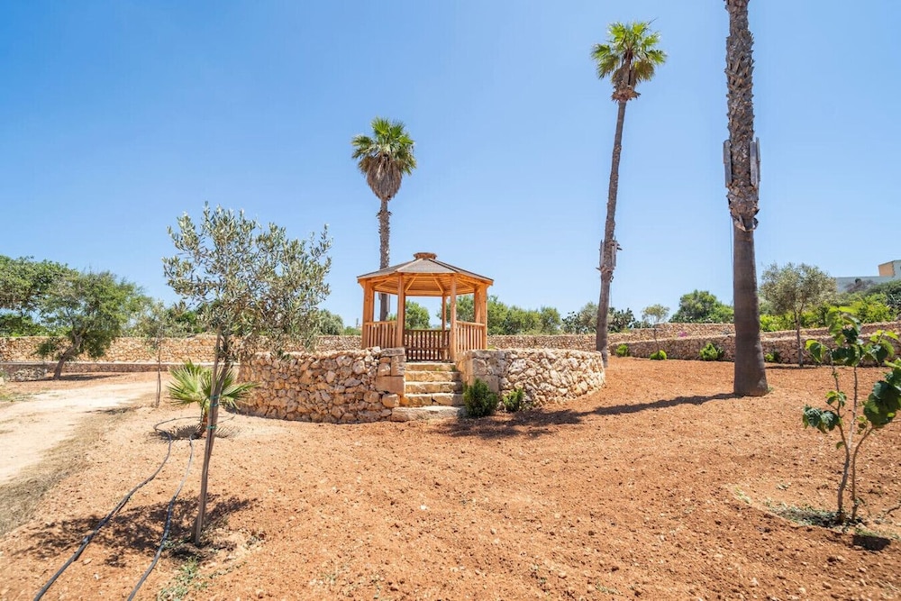 Hal Wardija in Qala Gozo With Terrace Pool BBQ