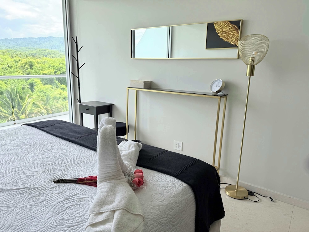 Luxury 2BR Bolongo Ocean View Private Beach