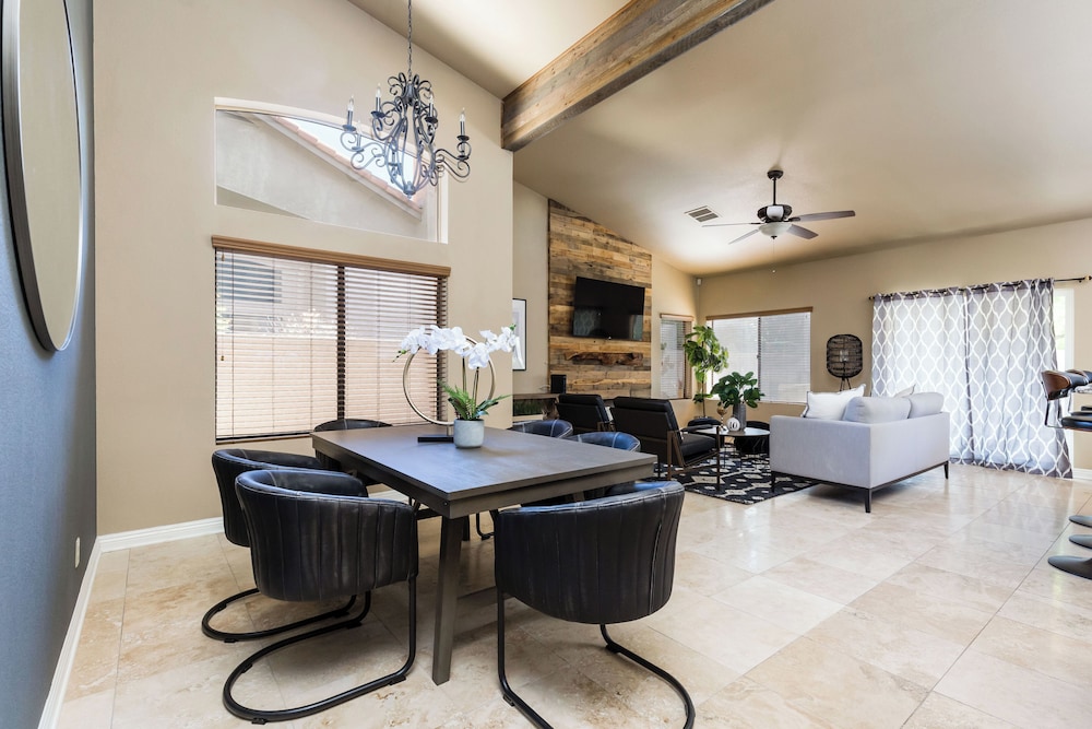 Scottsdale Oasis- Pool - Game Room - Putting Green