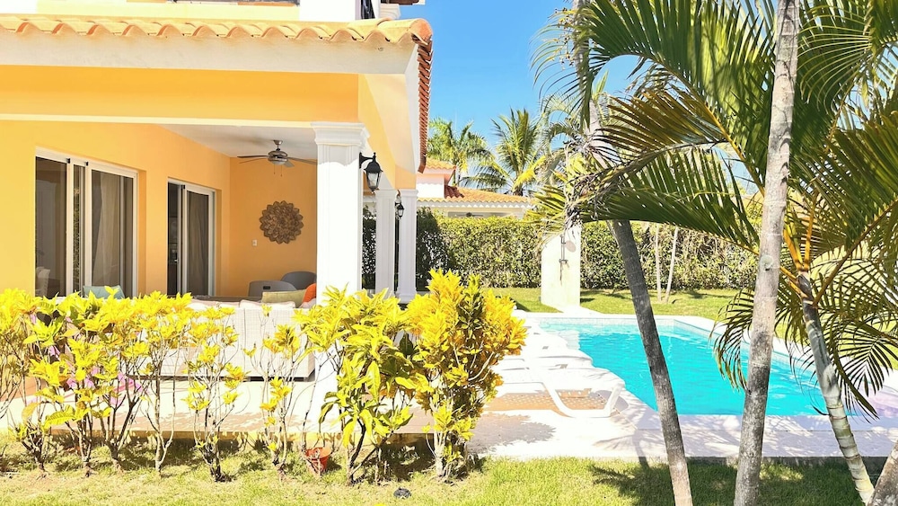 Villa With Pool in Santa Fe