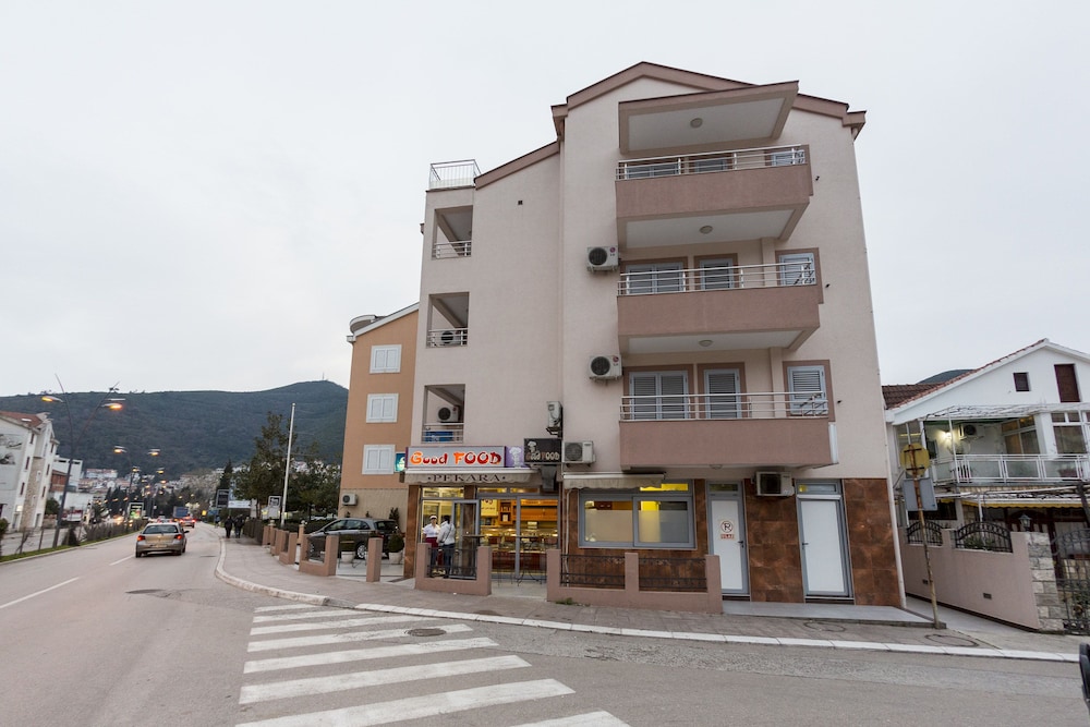 SMS Apartments