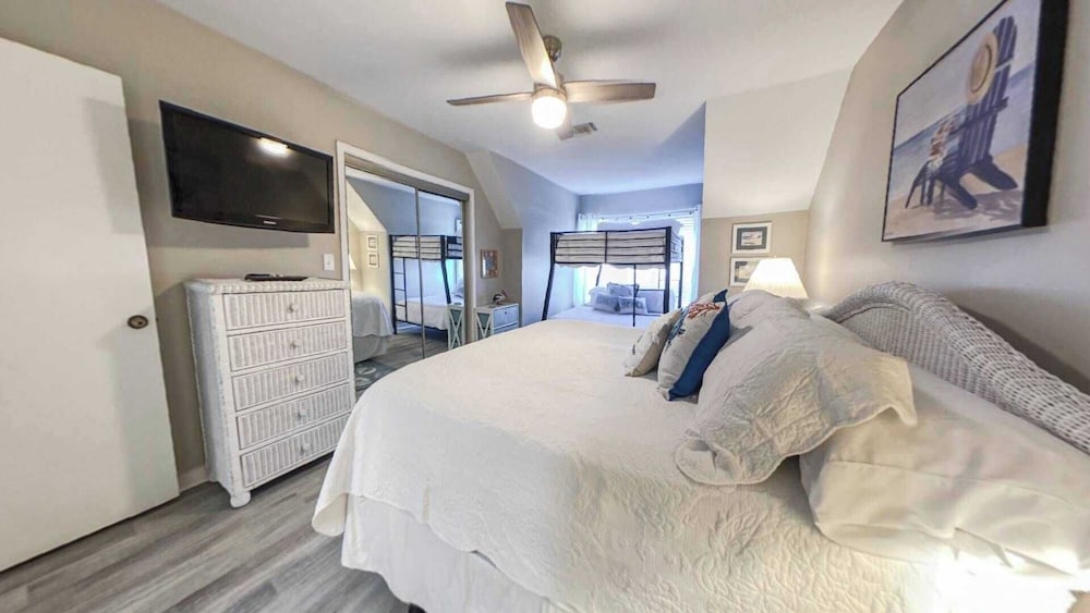 Condo with Resort Access - Great North Island Location
