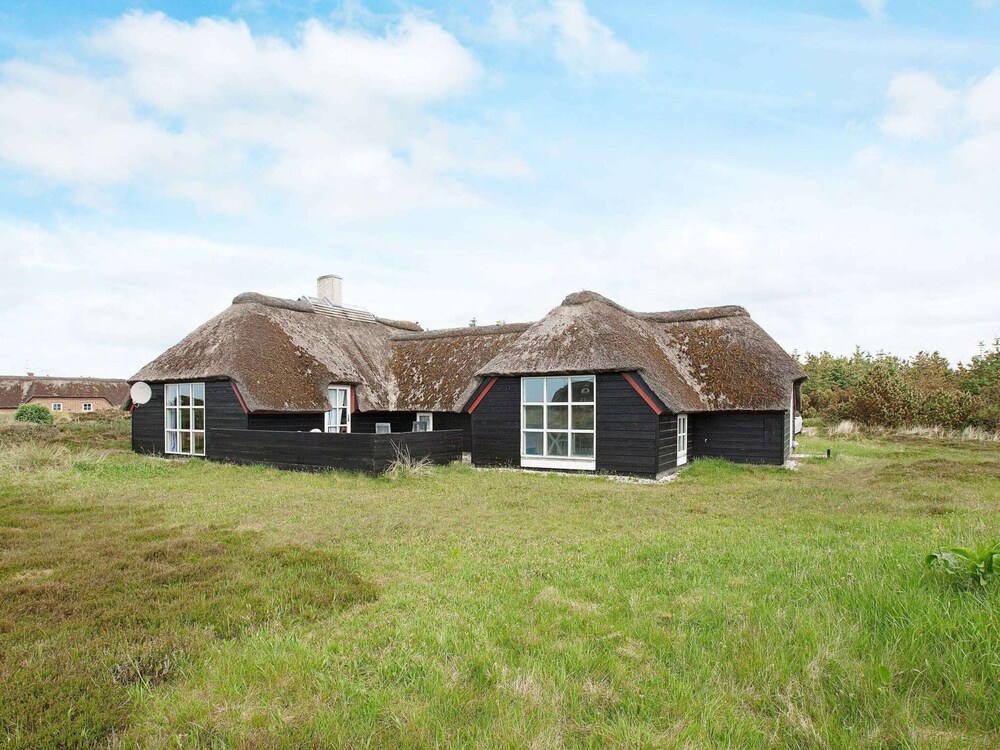 10 Person Holiday Home in Blavand