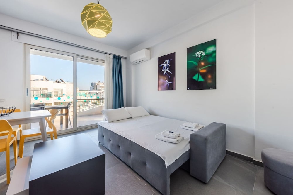 2-br Apartment by the Beach - Jasemin