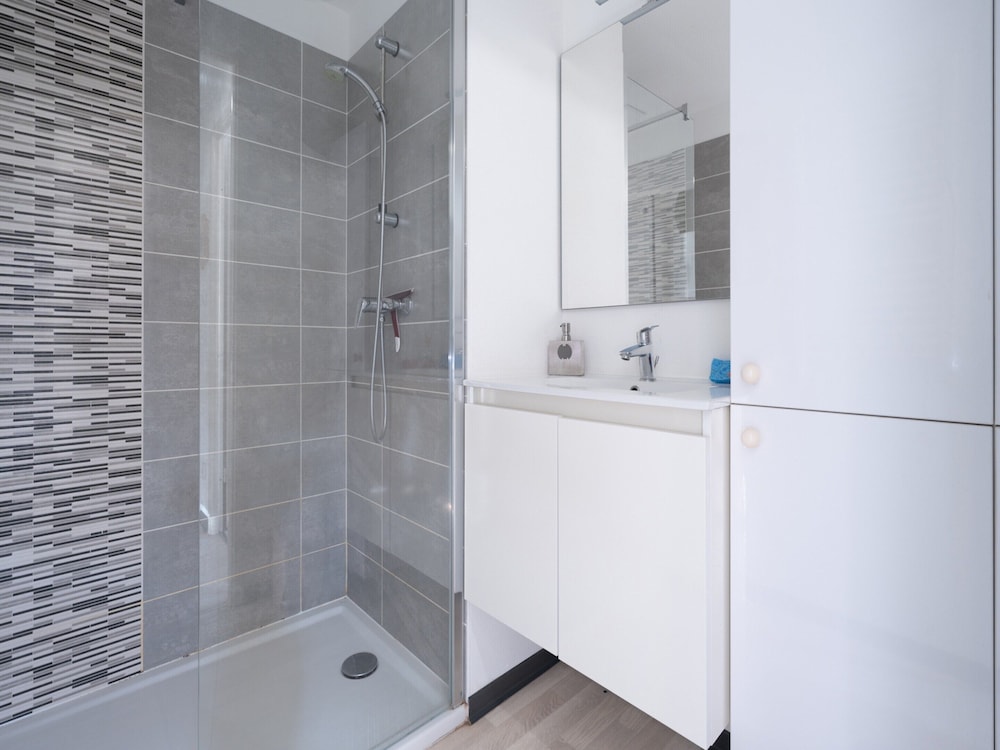 Spacious Stay by Serignan Sea