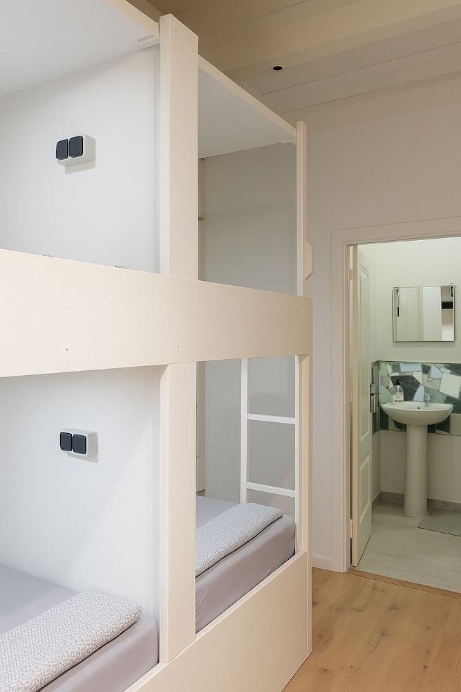 Modular Dreams Hostel