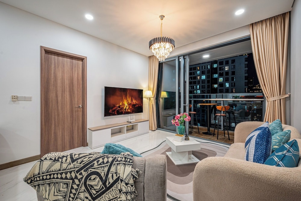 Luxury Sunwah Apartment near Landmark 81 - City View