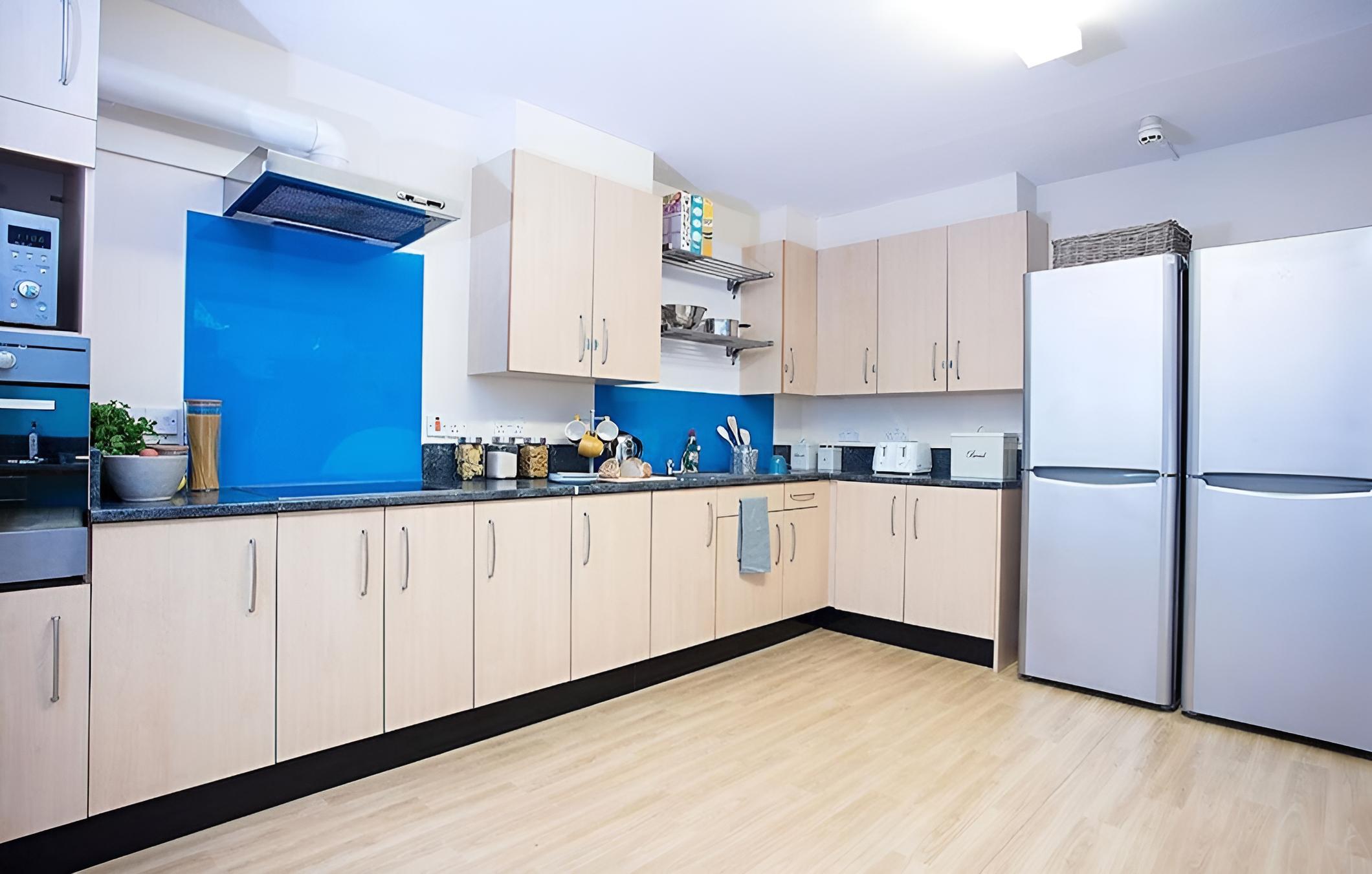 Bright Ensuite Rooms PLYMOUTH SK view 4