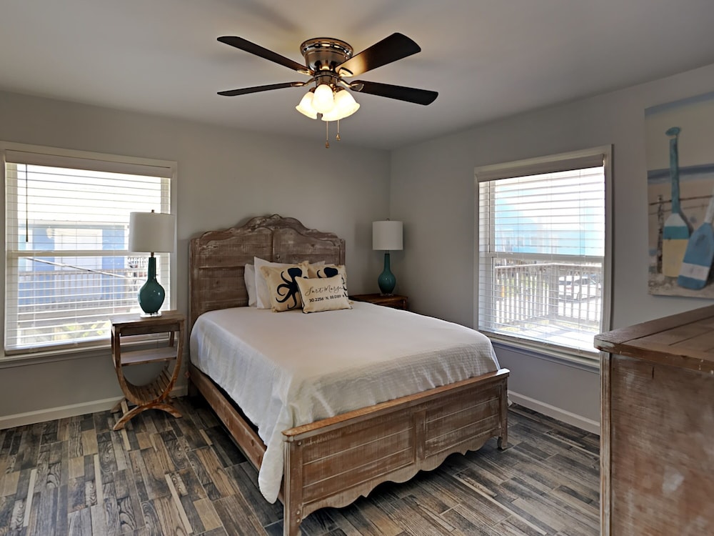 Bet's Kept Secret by Southern Vacation Rentals view 3