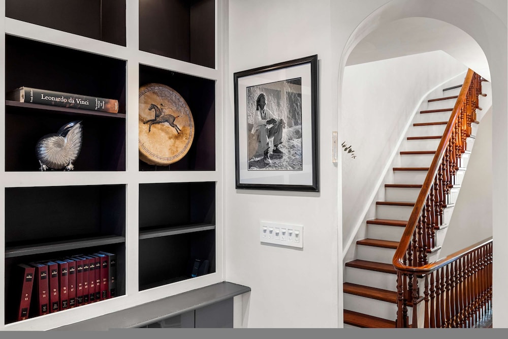 Gramercy Manor Triplex w Private Deck Garden