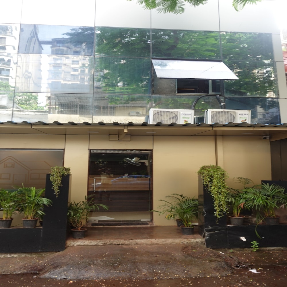 Mumbai Vacations - Hotel Wind Flower Regency - Near Kokilaben Hospital - Property Image 3