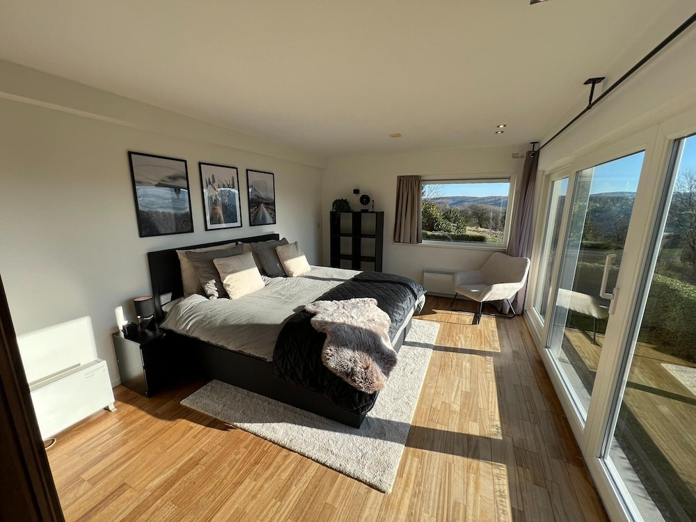 Spacious Villa With Sauna