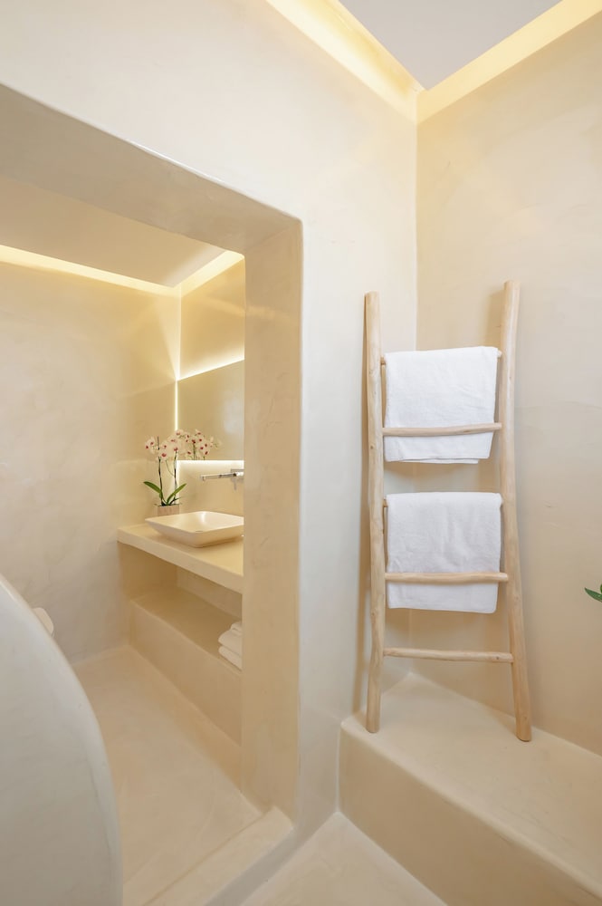 Loukas & Emma Eco Houses