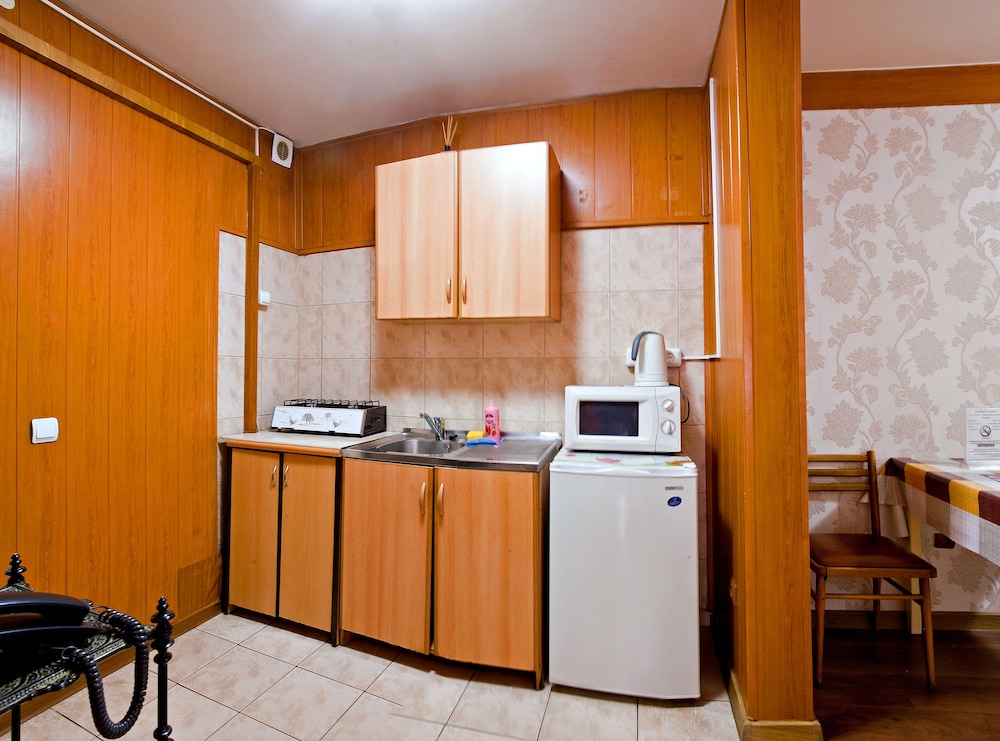 Lessor Apartments