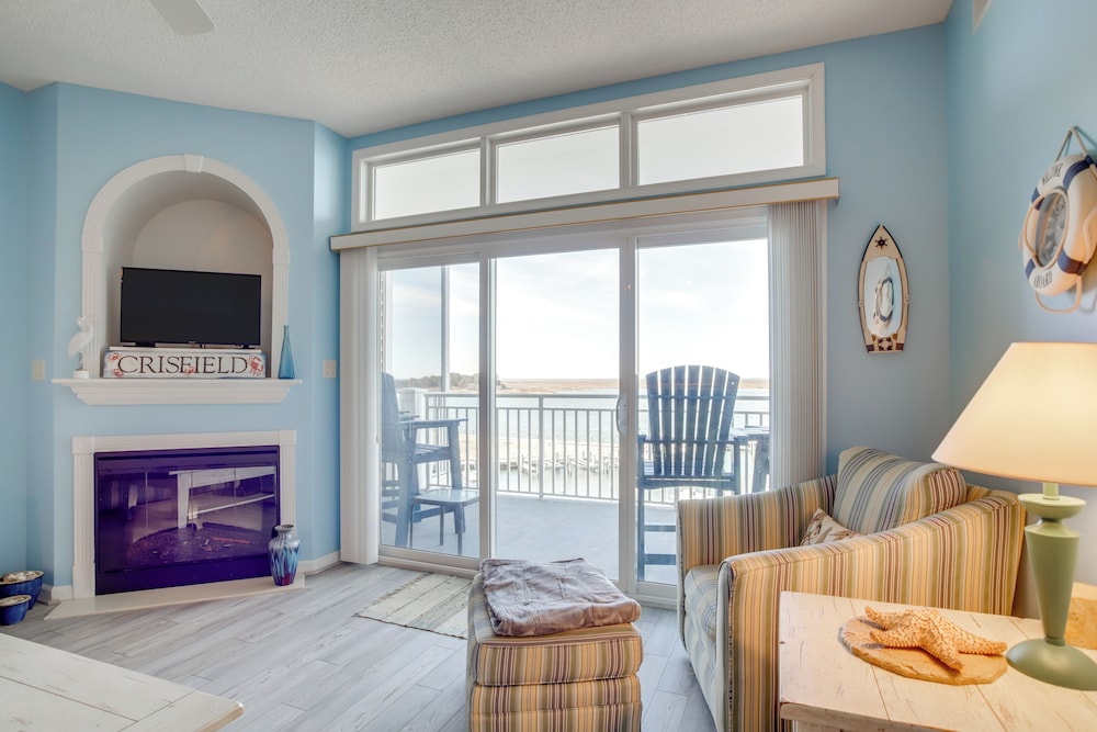Walk to Main St: Condo w/ Pool Access in Crisfield