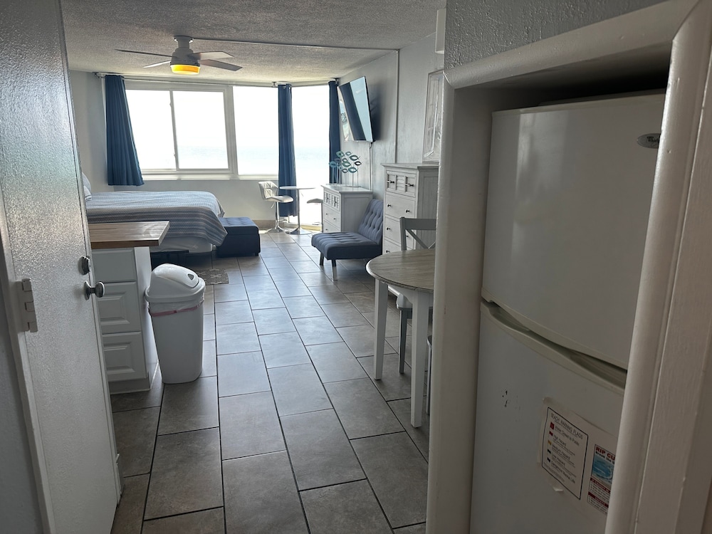 Beach Front Ocean View Condo - Top of the Gulf 615