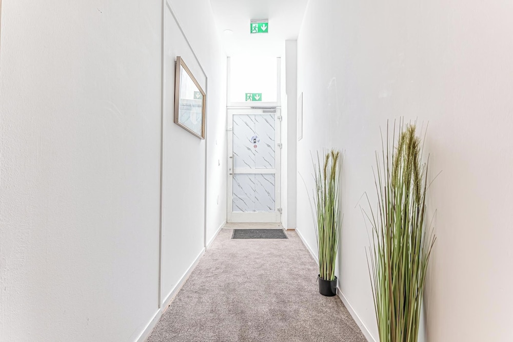 6BR Apt Lovely Garden Near Lorenz Böhler