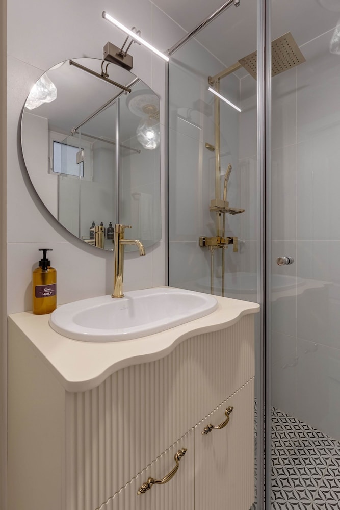 Maison Elysee - An Elegant Apartment in Piata Romana