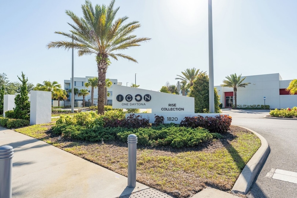 Daytona 2BR Getaway Parking Family & Pet-friendly