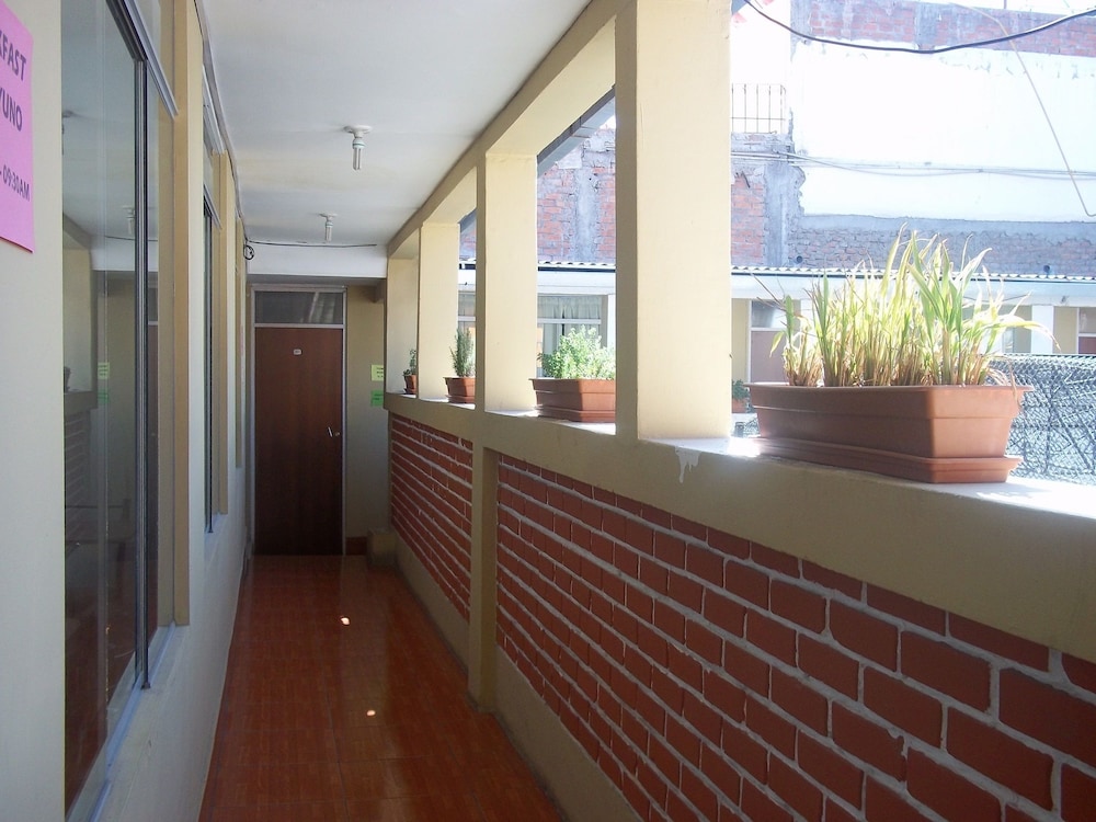 Mango Hostel Bed & Breakfast