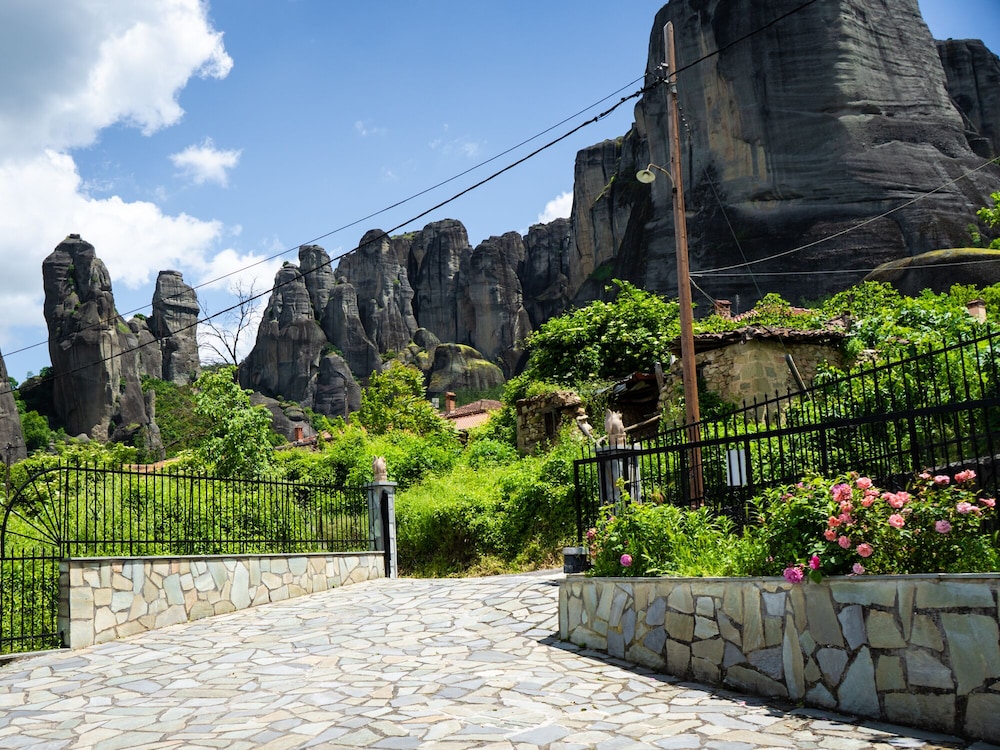 Fani's House Under Meteora view 4