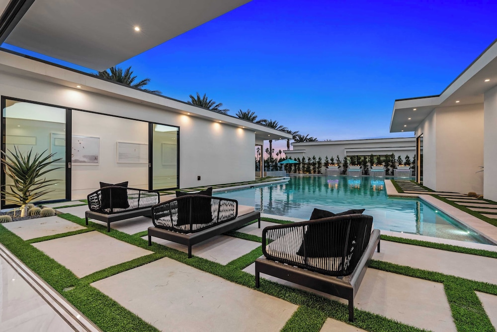 Exclusive Indio Villa Pool, Hot Tub, Putting Green Sleeps 18 Bravo #6