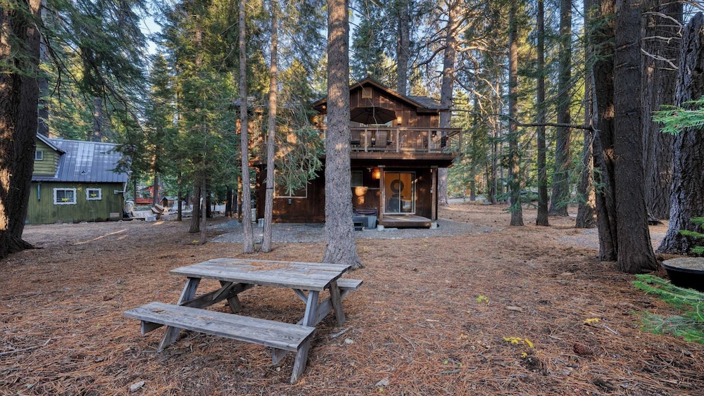 Cozy Tahoe Retreat w/ Hot Tub, Movie Room & Forest Views Tahoma Getaway by Avantstay