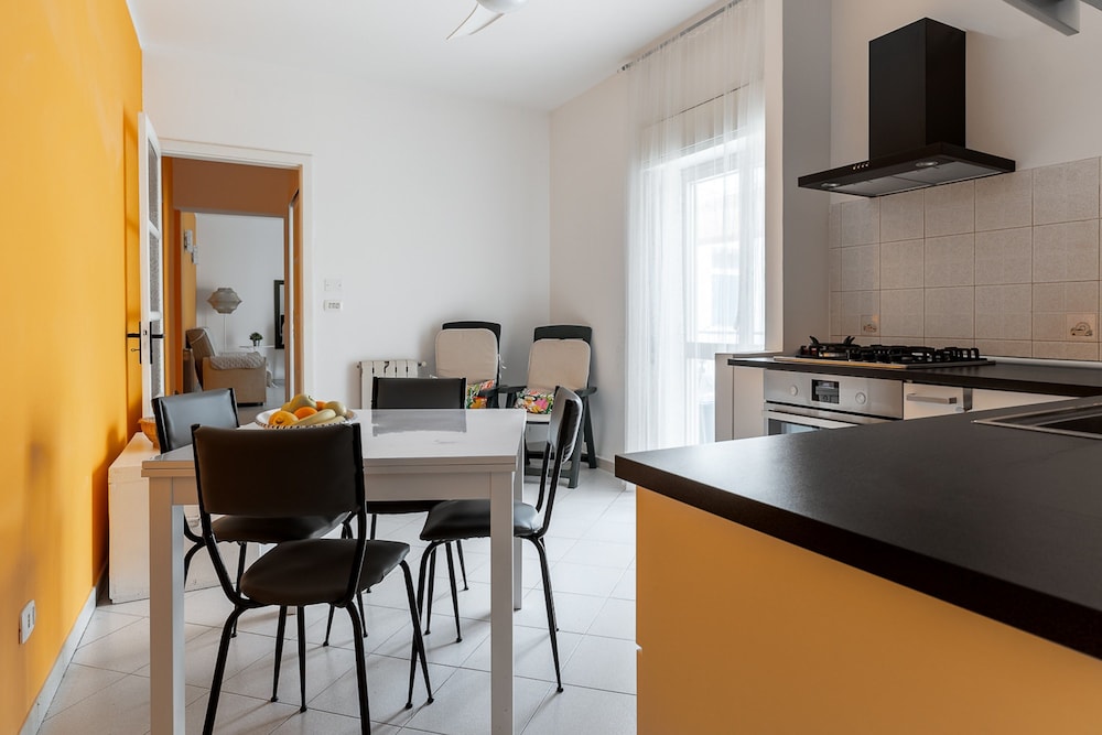 Comfy Central Apartment by Wonderful Italy