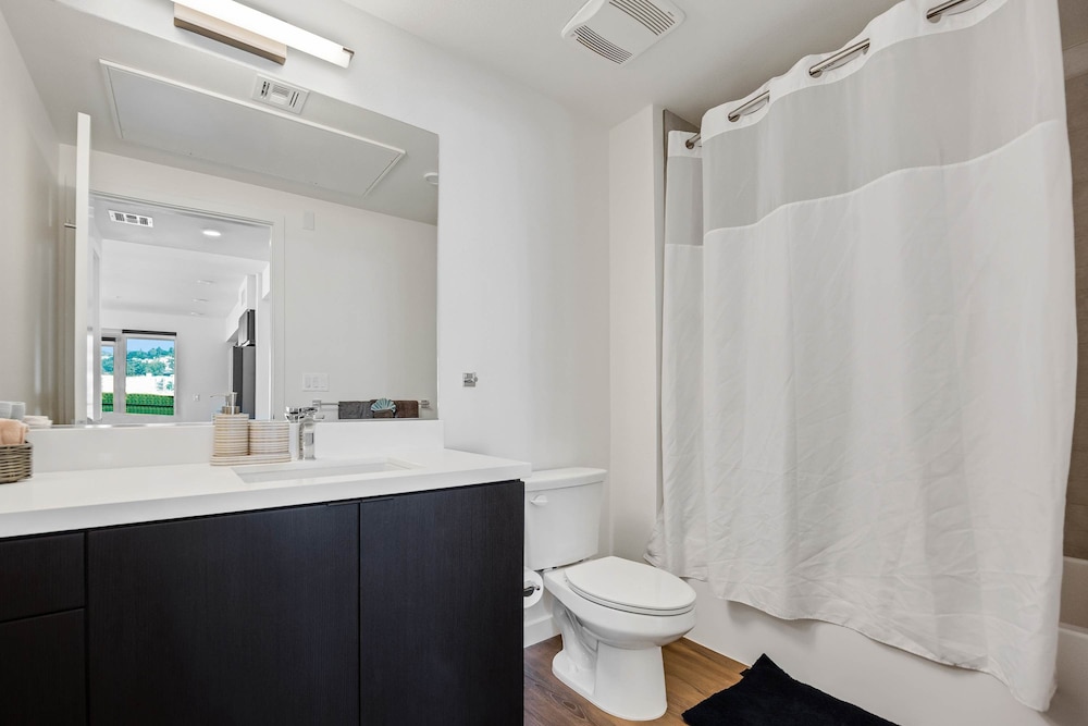 Luxury 2BR Hollywood Sign View by Oneluxstay