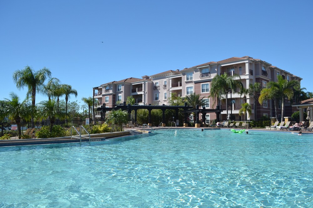 Vista Cay Commons by OVH360