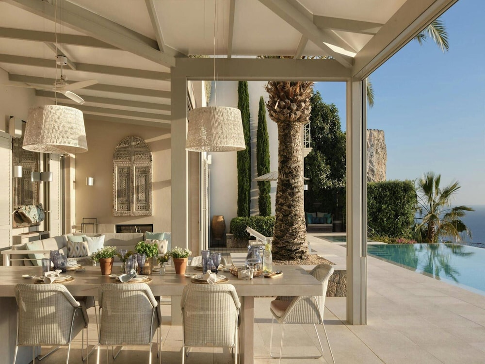 Villa in Tranquil Hillside Location