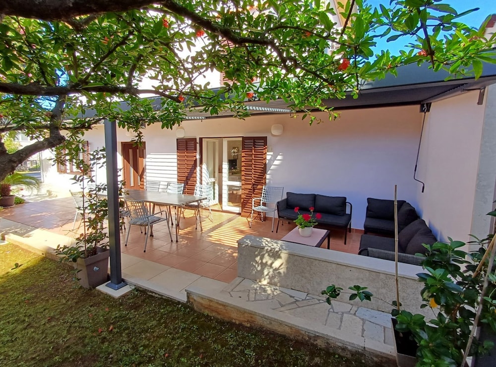 Sunny Street Holiday Home