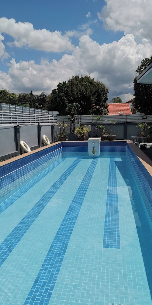Stardome Pool House of Absolute Privacy