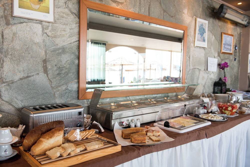 Santa Rosa Hotel & Beach photo 5