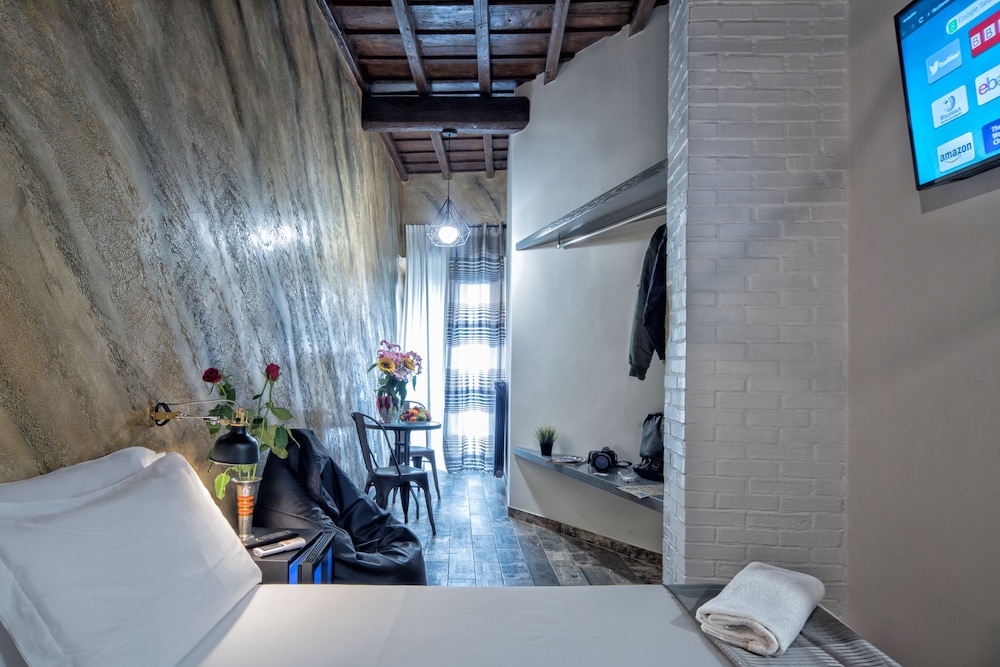StarHome NAVONA